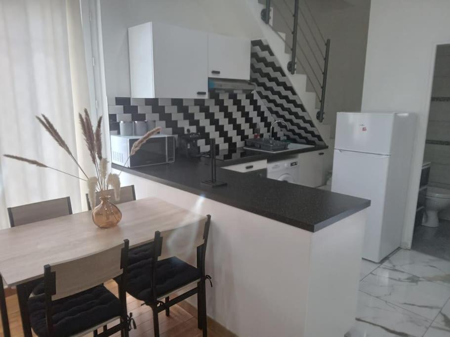 Joli Appartement De Vacances Écouen Buitenkant foto